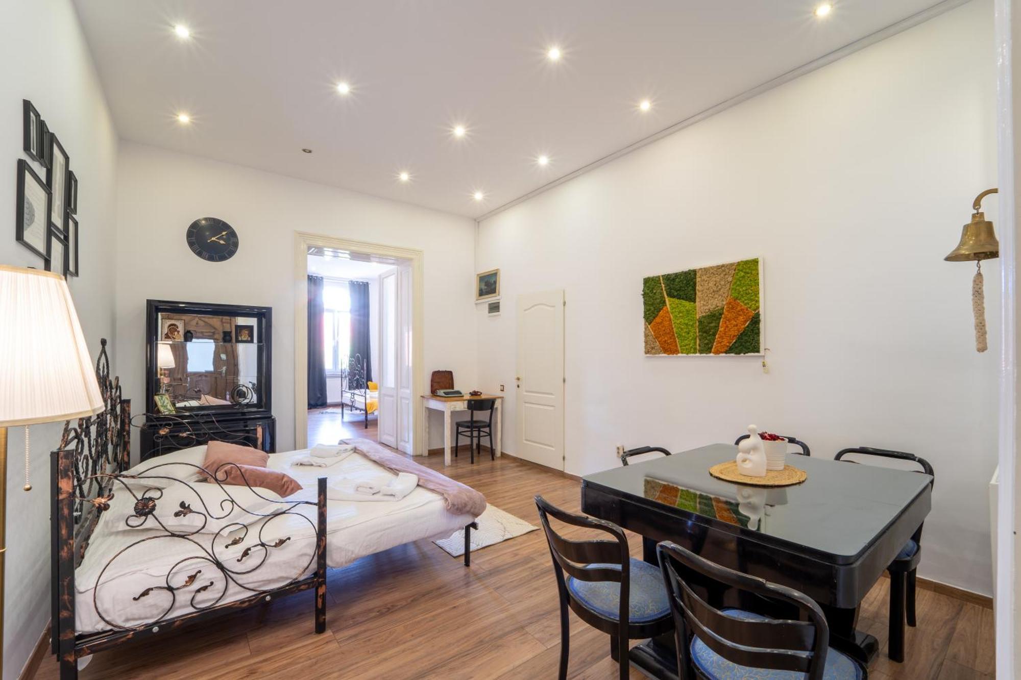Cozy Spacious 5 Star Accommodation In The Heart Of Historic Center Cluj-Napoca Exterior photo